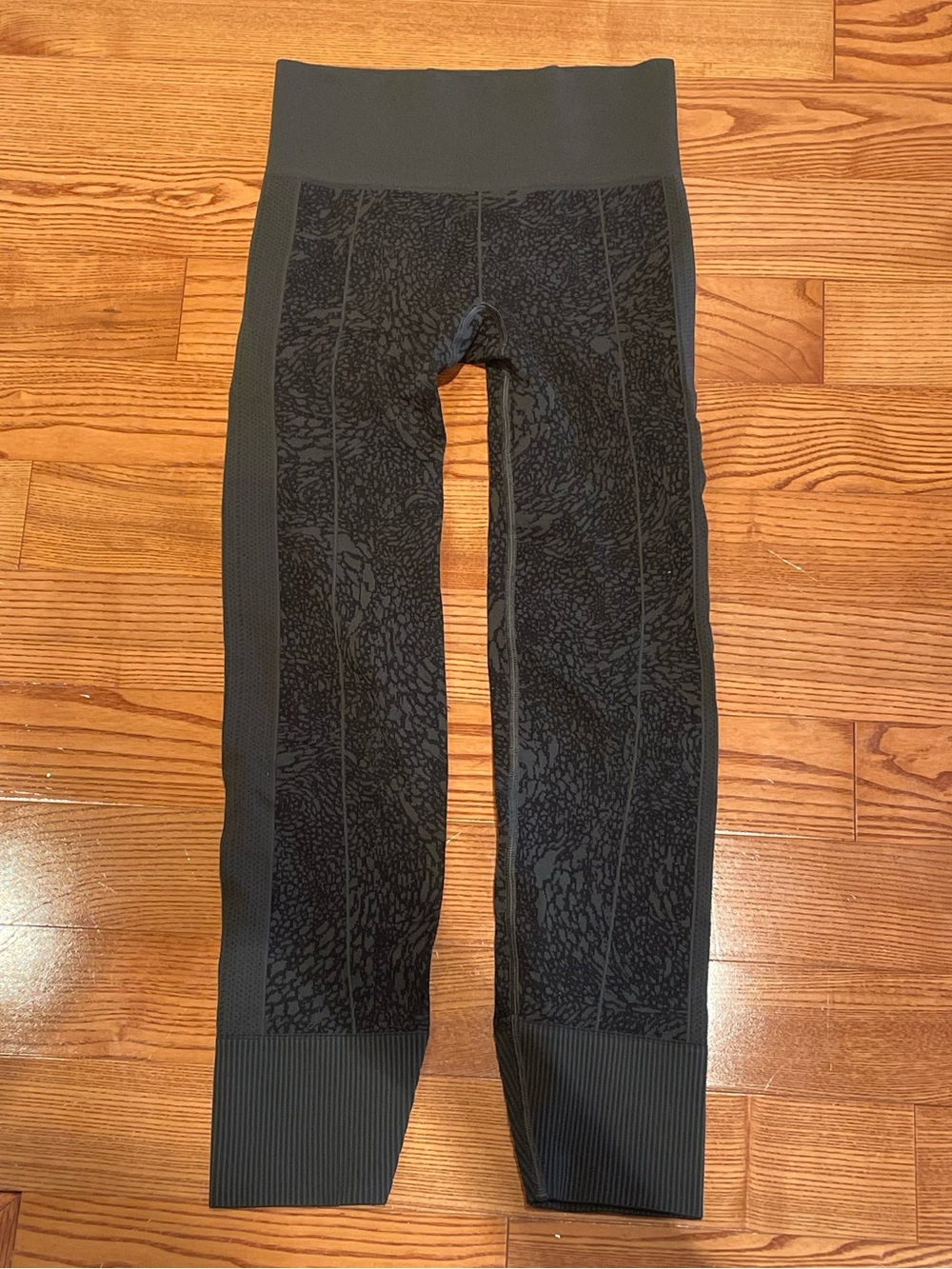 Lulu Lemon Dark Gray Leggings
